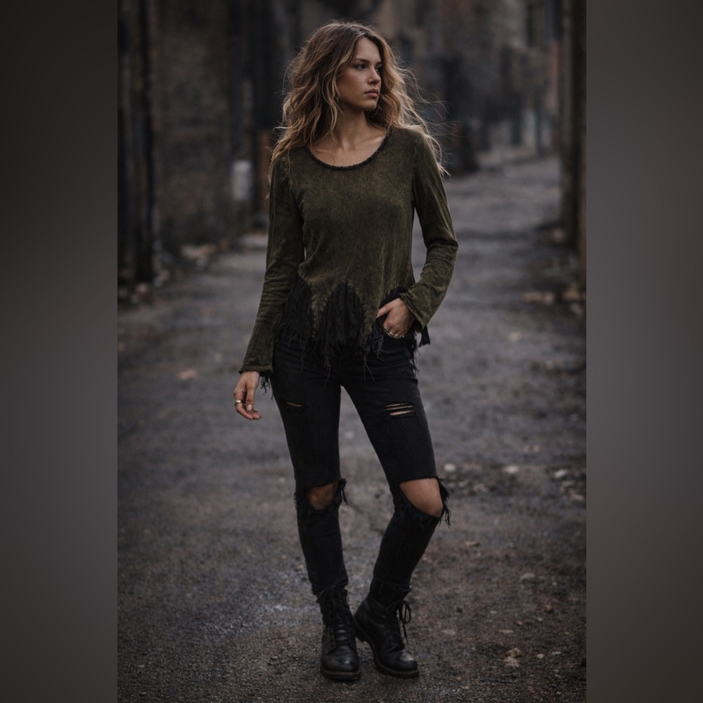 Altar’d State Olive Green Distressed Hem Top Xs Boho Grunge Fairy Raw Edge L/S
